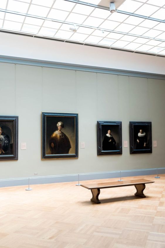 art gallery track lighting